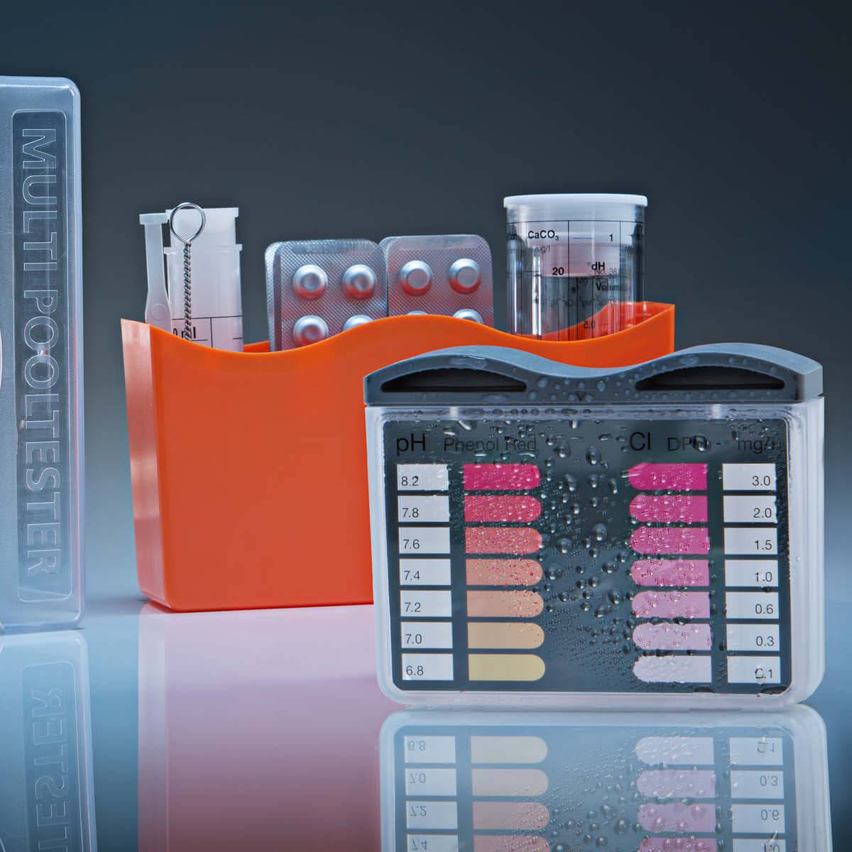 Case POOLTESTER analyzer